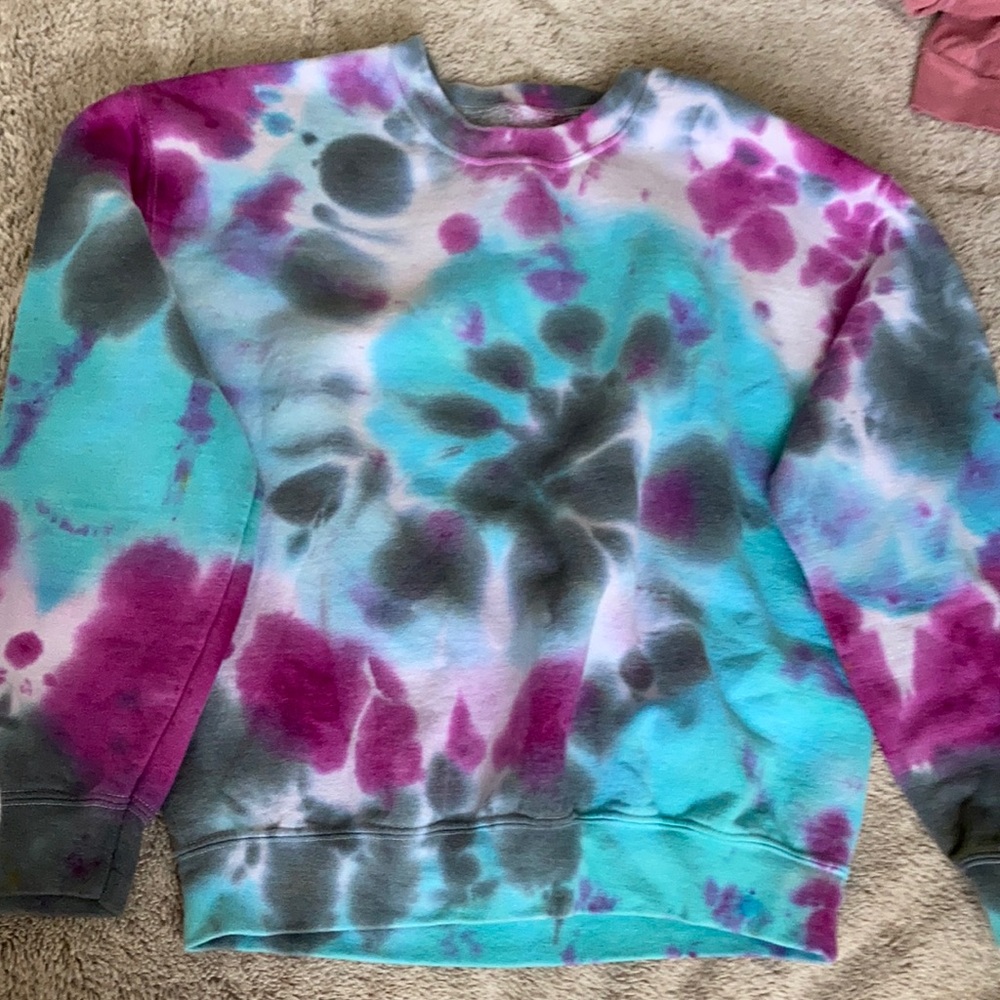 BLUE, GRAY, AND PURPLE TIE DYE CREW NECK